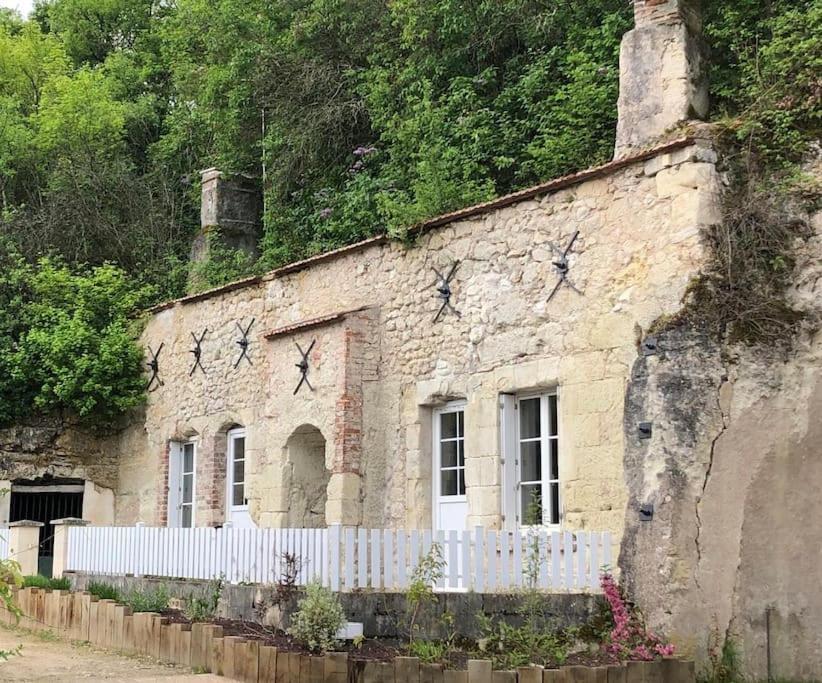 Nuit Insolite Dans Une Troglodyte ! Villa Nazelles-Negron Екстериор снимка